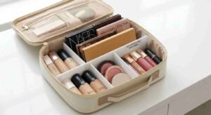 Makeup bag organization with DIY partition boards, custom OEM makeup bag design.